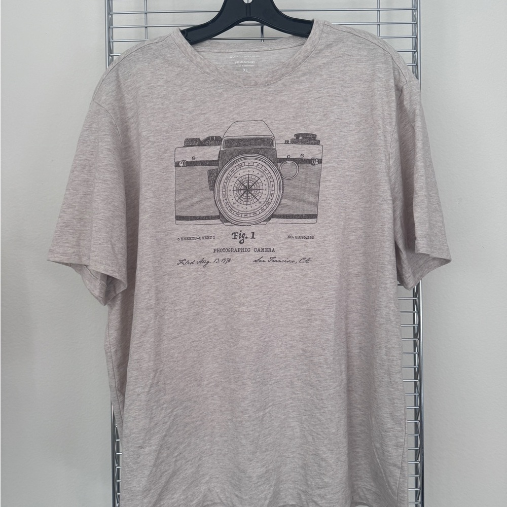 Banana Republic Cream Men’s Graphic T-Shirt with Camera Design